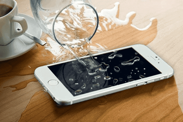 Signs That Show Your iPhone Has Gone Through Water Damage